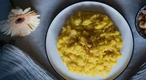 Бързо ризото с шунка и царевица