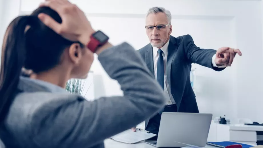 Големи компании започват да съкращават работниците си заради кризата