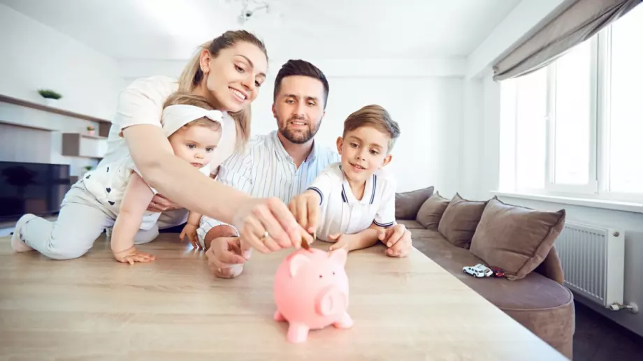 Ще плаща ли държавата на работещите родители, останали вкъщи?