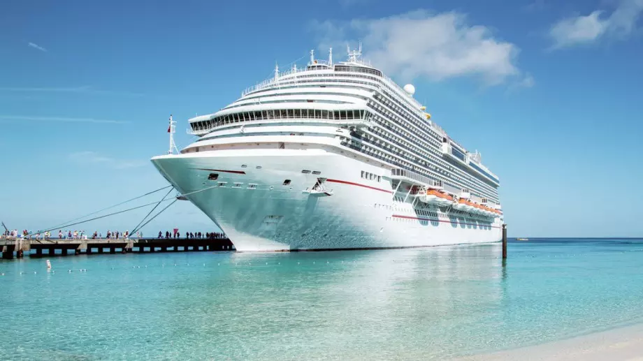 Виц за днес: Мъж изпратил жена си и любовницата си на круиз