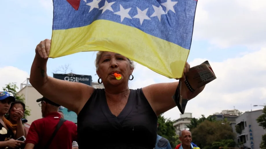 Венецуела съкрати работния ден и затвори училища заради проблемите с тока