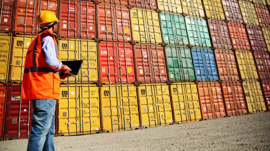 Войната в Украйна ще преполови растежа на световната търговия