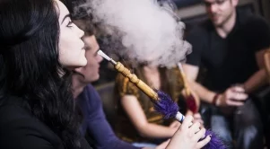 На първо четене: Забраниха пушенето на наргилета на закрито