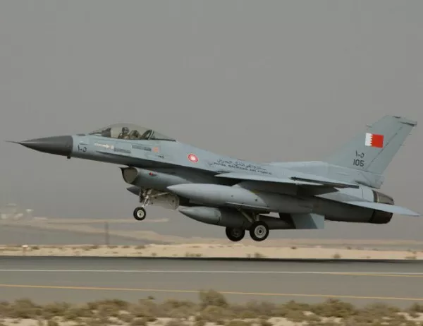 Самолет F-16 се заби в склад в Калифорния (ВИДЕО и СНИМКИ)