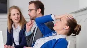 Виц за деня: Влиза мъж в банката