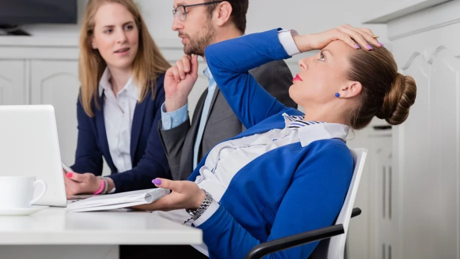 6 непрофесионални навика, които дразнят колегите ви