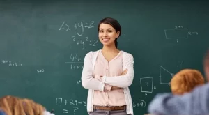 Учителите искат 10% увеличение на заплатите до края на 2021 г.