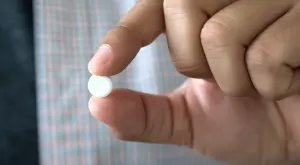  {{ otherArticle[0].article.title }} 