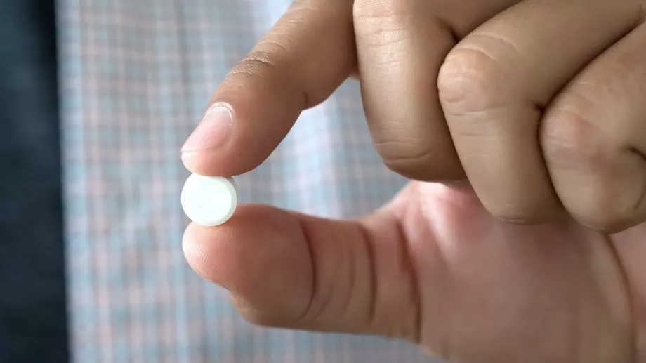 Виц на деня: Докторе, тия хапчета за отслабване не ми помагат