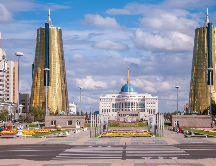 Казахстан прие закон за еднократен 7-годишен президентски мандат и върна старото име на столицата 