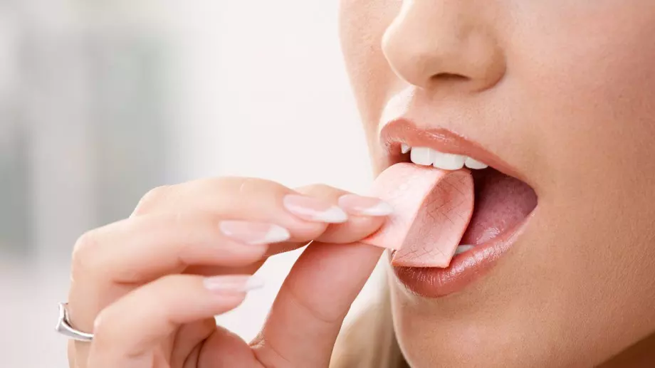 Ето какво се случва с тялото ви, докато дъвчете дъвка