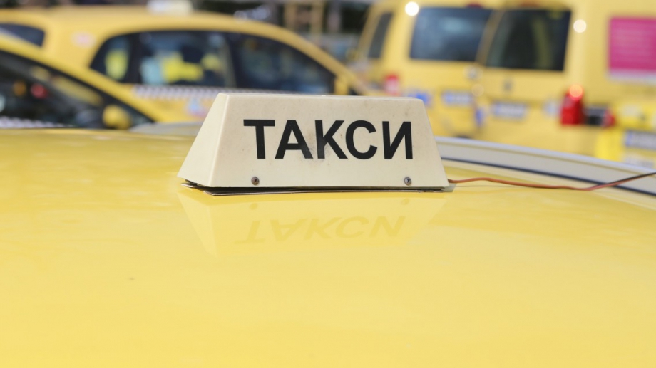 Таксиметрови шофьори отново протестираха в София с за вдигане на
