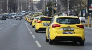 Стотици таксита излязоха на протест в София 