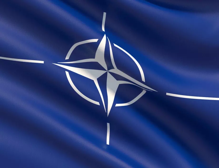 Нато провокатор. Флаг НАТО И России. Флаг НАТО. Старый флаг НАТО. Символ НАТО.