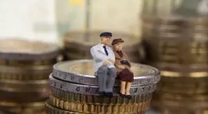 По-високите пенсии остават и през април