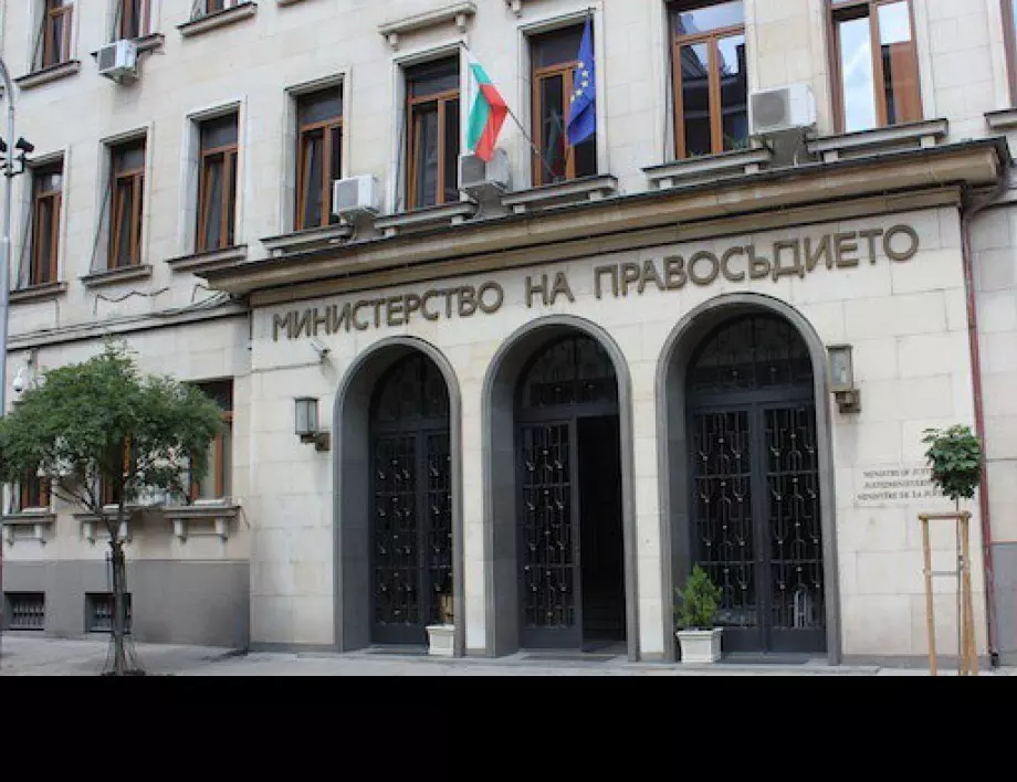 Удостоверения за придобито българско гражданство ще се получават при облекчен режим