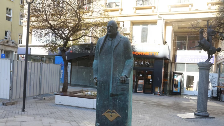 Има желаещи да купят паметника на Бойко Борисов