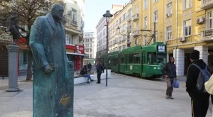 Паметник на Бойко Борисов се появи в центъра на София (СНИМКИ)