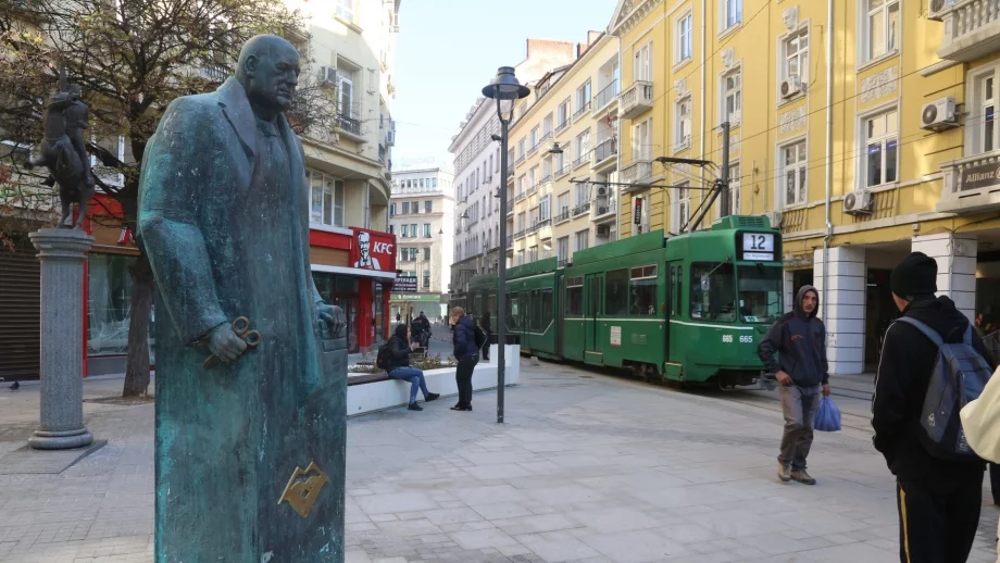 Паметник на Бойко Борисов се появи в центъра на София (СНИМКИ)