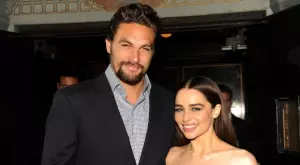 Емилия Кларк: С Момоа плакахме, снимайки секс сцена в "Игра на тронове" (ВИДЕО)