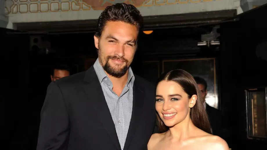 Емилия Кларк: С Момоа плакахме, снимайки секс сцена в "Игра на тронове" (ВИДЕО)