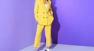 Must have тази пролет: Цветен костюм