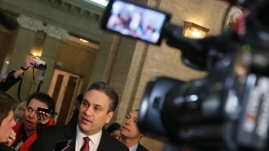 Столична община ще проверява терасата на шефа на КПКОНПИ