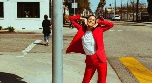 Жена носи една и съща дреха цели 2 месеца. Ето защо