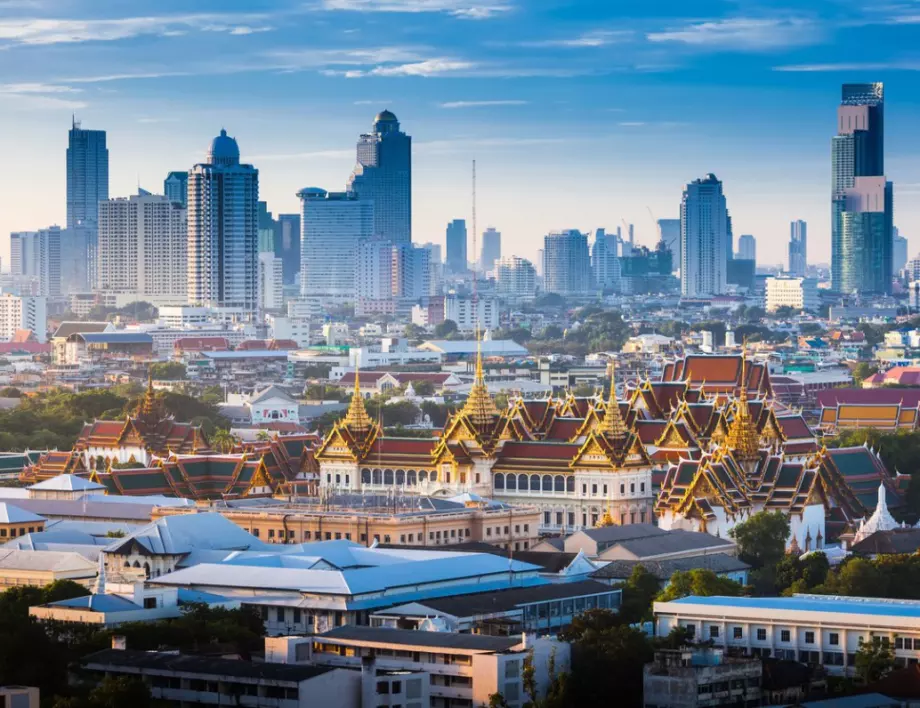 Тайланд спира алкохола в заведенията заради COVID-19