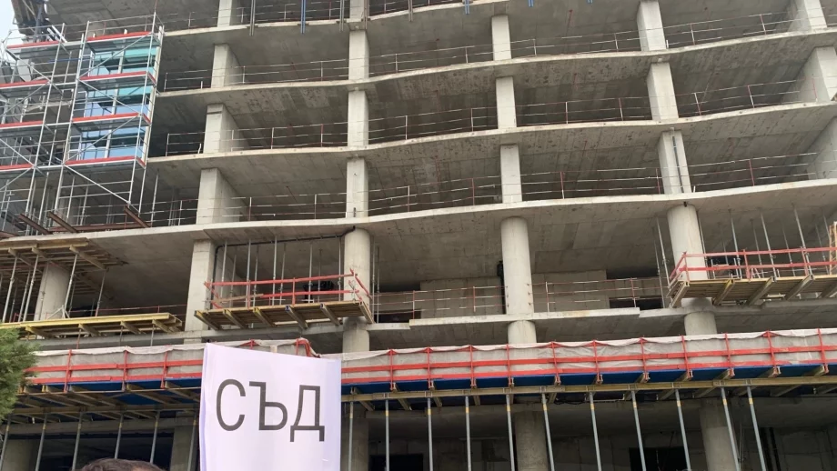 И съседен на "Златен век" строеж се оказа незаконен