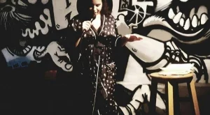 Моника - момичето, което е на "ти" със стендъпа (видео)