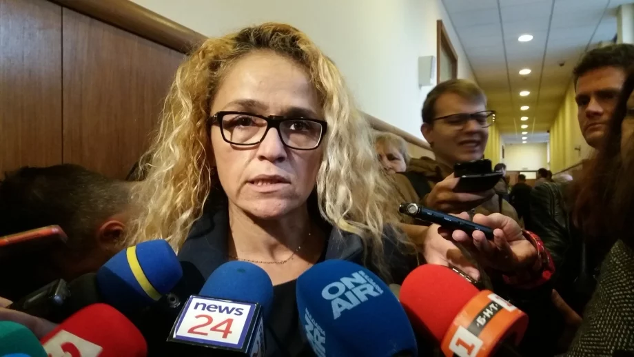 Поискаха трета експертиза за тефтерчето на Иванчева