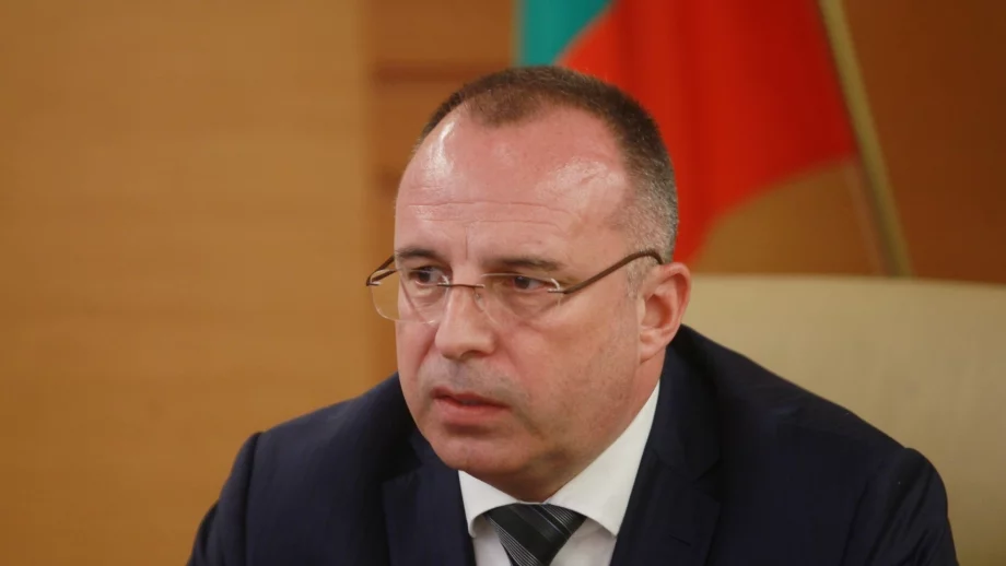 Порожанов не смята да подава оставка