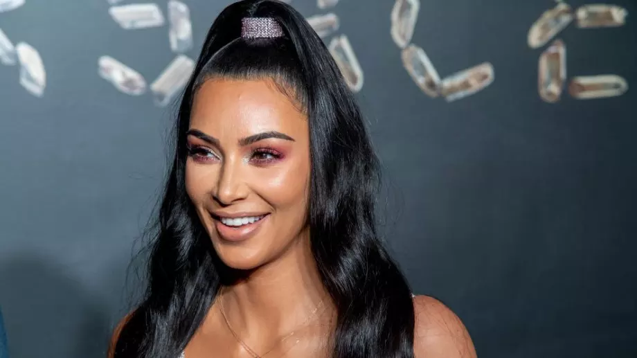 Срам: 7-годишният син на Ким Кардашиян показва среден пръст (ВИДЕО)