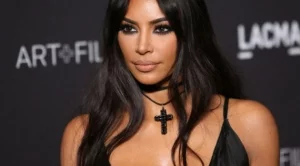 Ким Кардашиян отряза косата си (снимка)