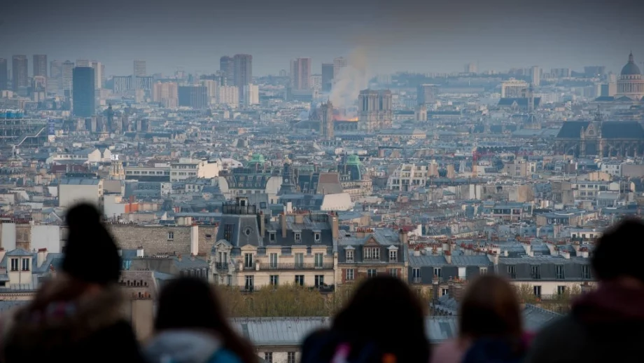 Макрон обеща "Нотр Дам" да бъде възстановена до 5 години
