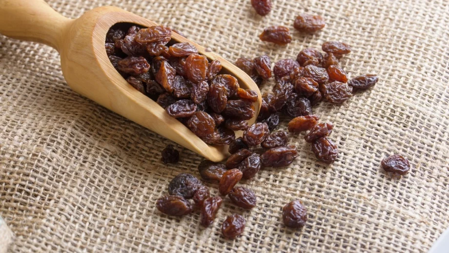 Ползите от това да пиете вода, в която са накиснати стафиди