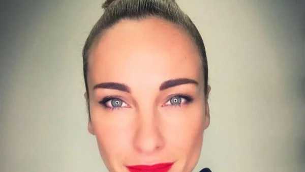 Вижте бременната Алекс Раева (снимка)