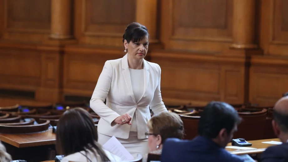 Дариткова: Ще има спешно изслушване на шефа на НЗОК заради починалото дете
