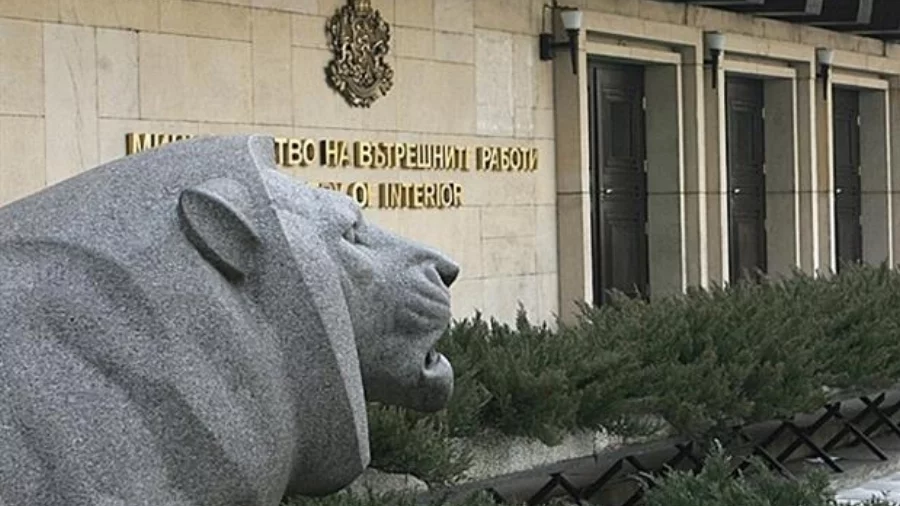 Службите все по-лесно ни подслушват и следят