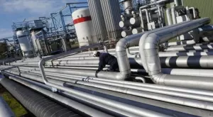 След взрива: Пускат отново най-голямата петролна рафинерия в Румъния