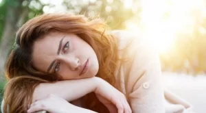 До жената, която я боли