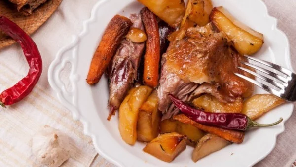 Печено агнешко с картофи