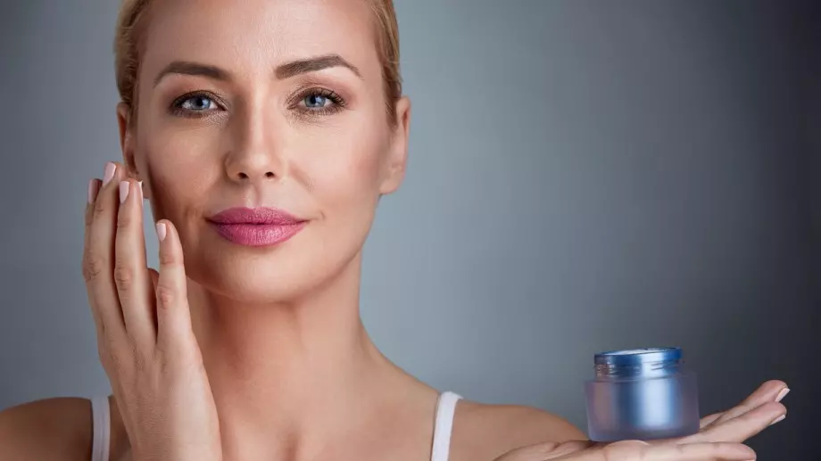 Каква е разликата между хидратиращи и овлажняващи продукти