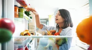 Поставете кухненски гъби в хладилника и вижте какво ще се случи