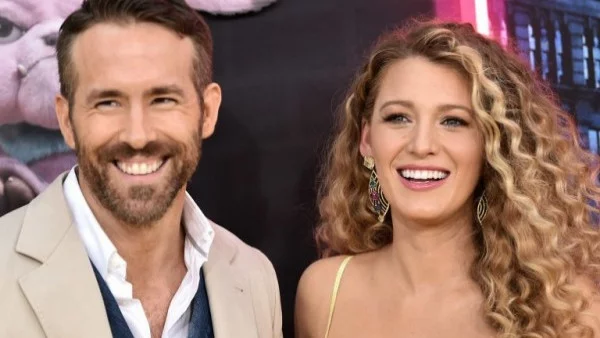 Блейк Лайвли е бременна за трети път (снимки)