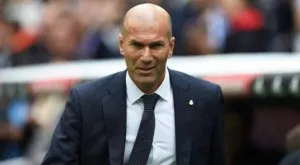 Зидан продължава с ината си - въпреки контузиите извади 3 звезди от състава на Реал
