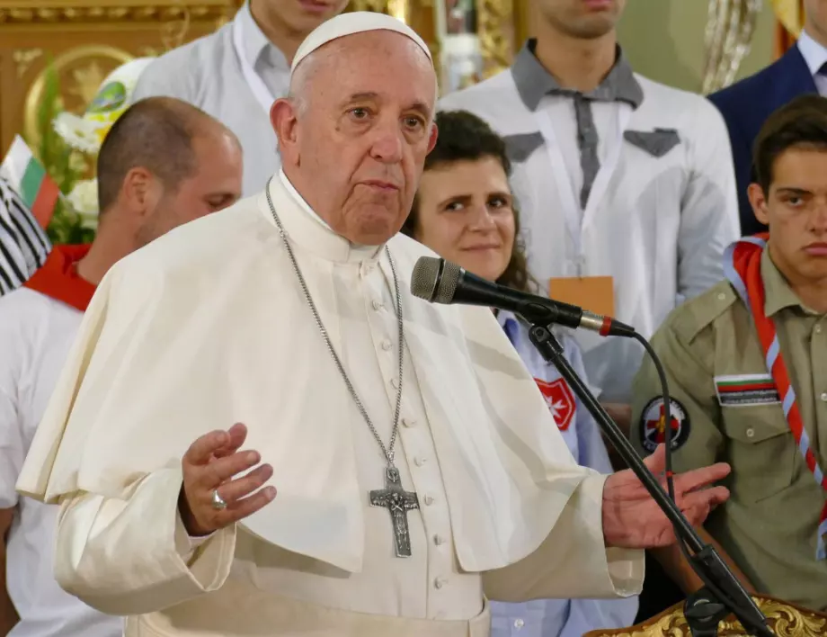 Гръцки свещеник срещу папа Франциск: Ти си еретик! (ВИДЕО) 