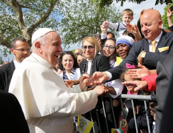 Папа Франциск залага на любовта, за него песимистите са тези, които сипват оцет на тортата