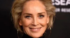 Да! Шарън Стоун се снима гола на 61 (снимки)